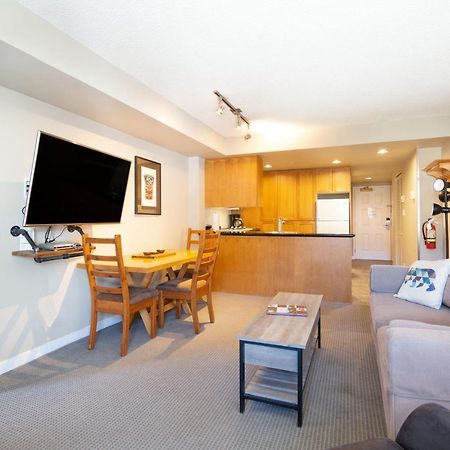 Whistler Village Centre By Latour Hotels And Resorts Extérieur photo