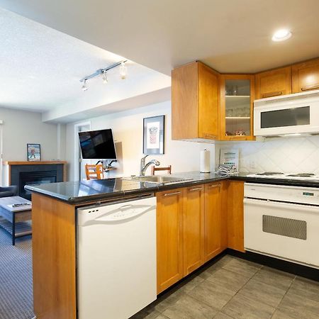 Whistler Village Centre By Latour Hotels And Resorts Extérieur photo