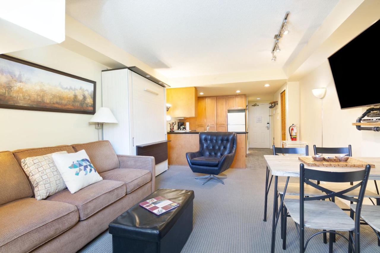 Whistler Village Centre By Latour Hotels And Resorts Extérieur photo
