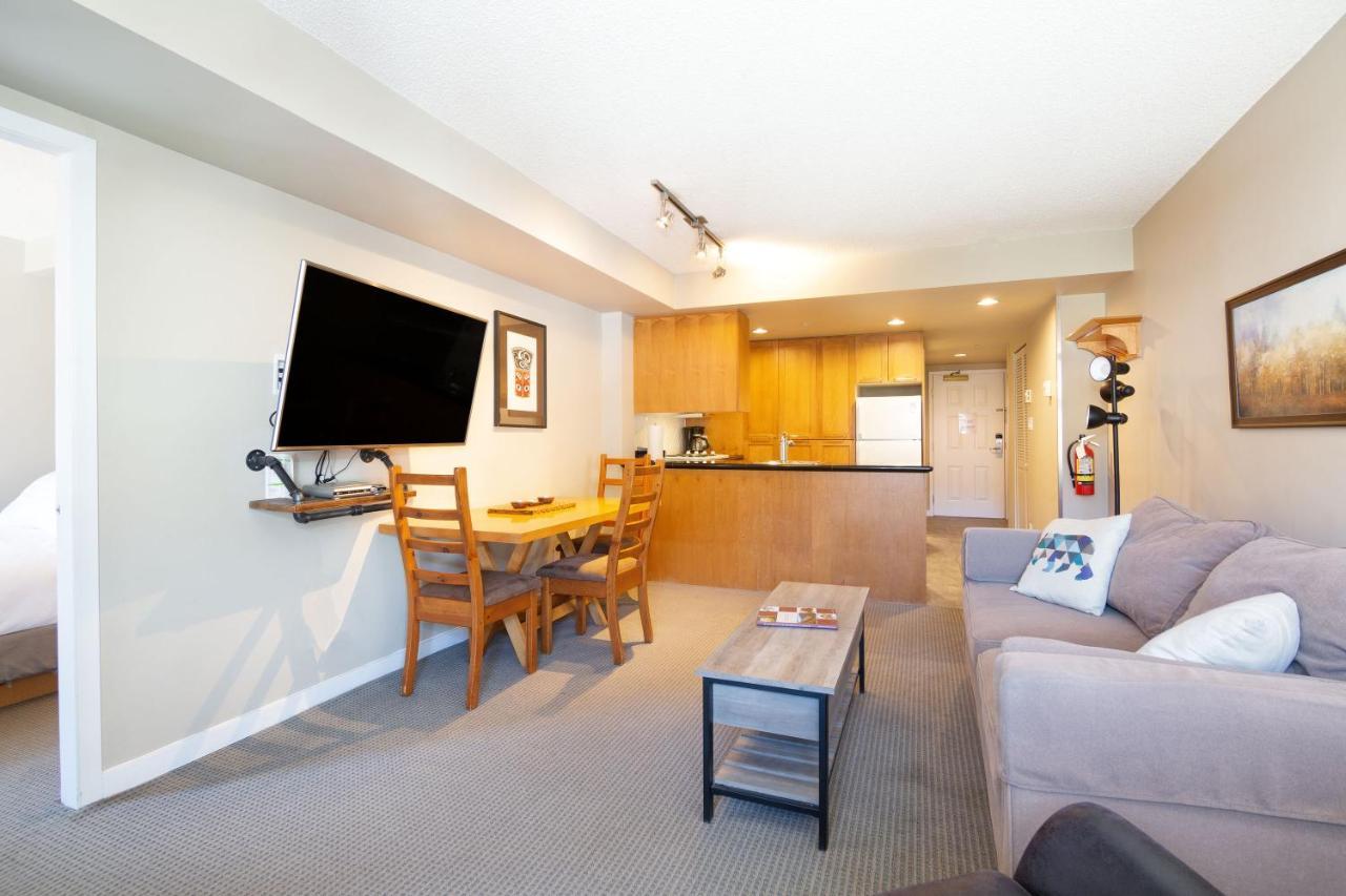 Whistler Village Centre By Latour Hotels And Resorts Extérieur photo